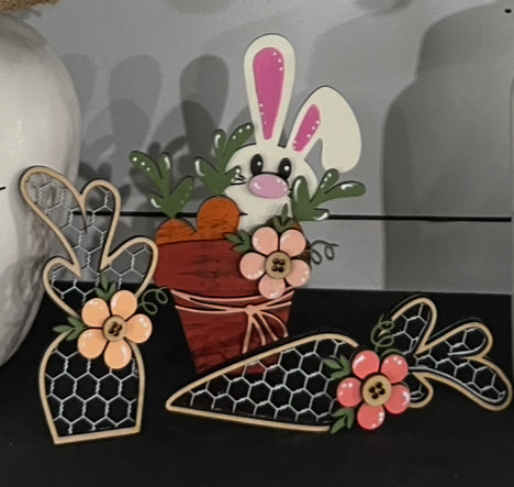CHICKEN WIRE CARROT AND BUNNY FLOWER POT SHELF SITTER