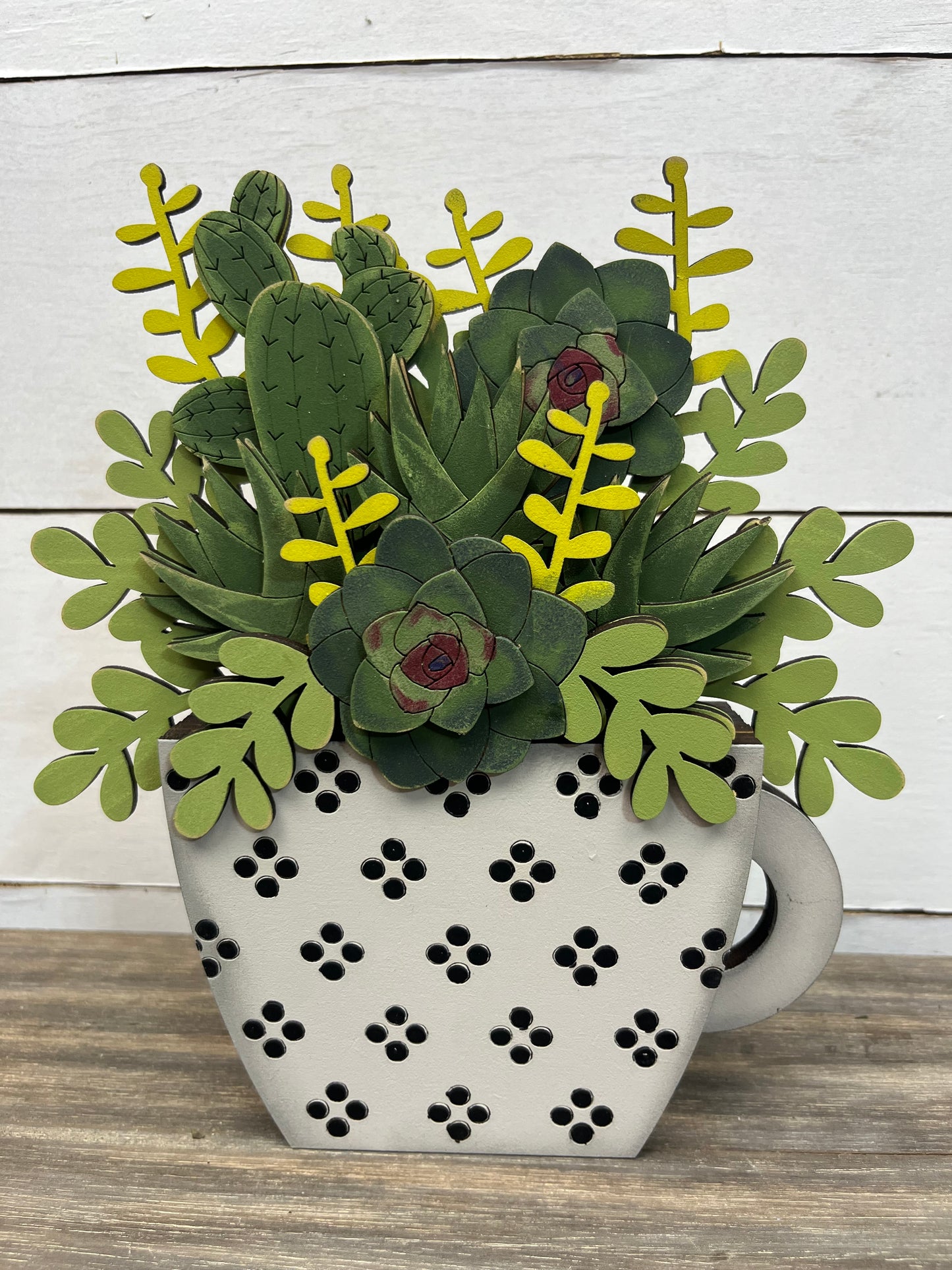 INTERCHANGEABLE FLOWERS AND CONTAINERS