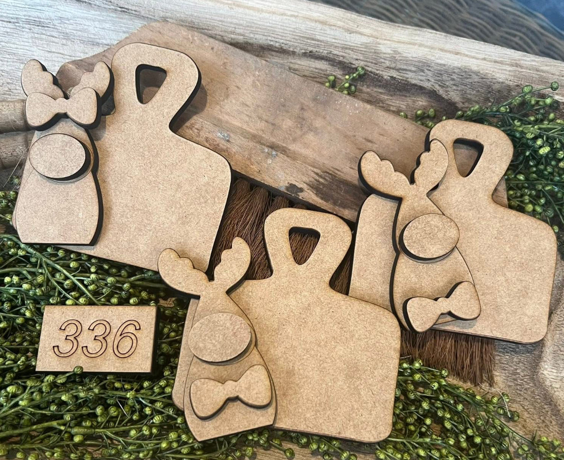 WONKEY DEER ON CUTTING BOARD ORNAMENTS