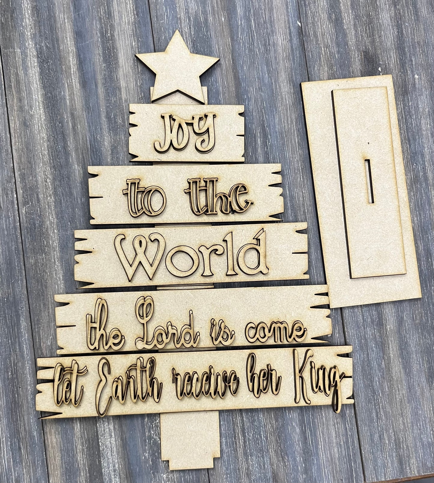 JOY TO THE WORLD PALLET TREE