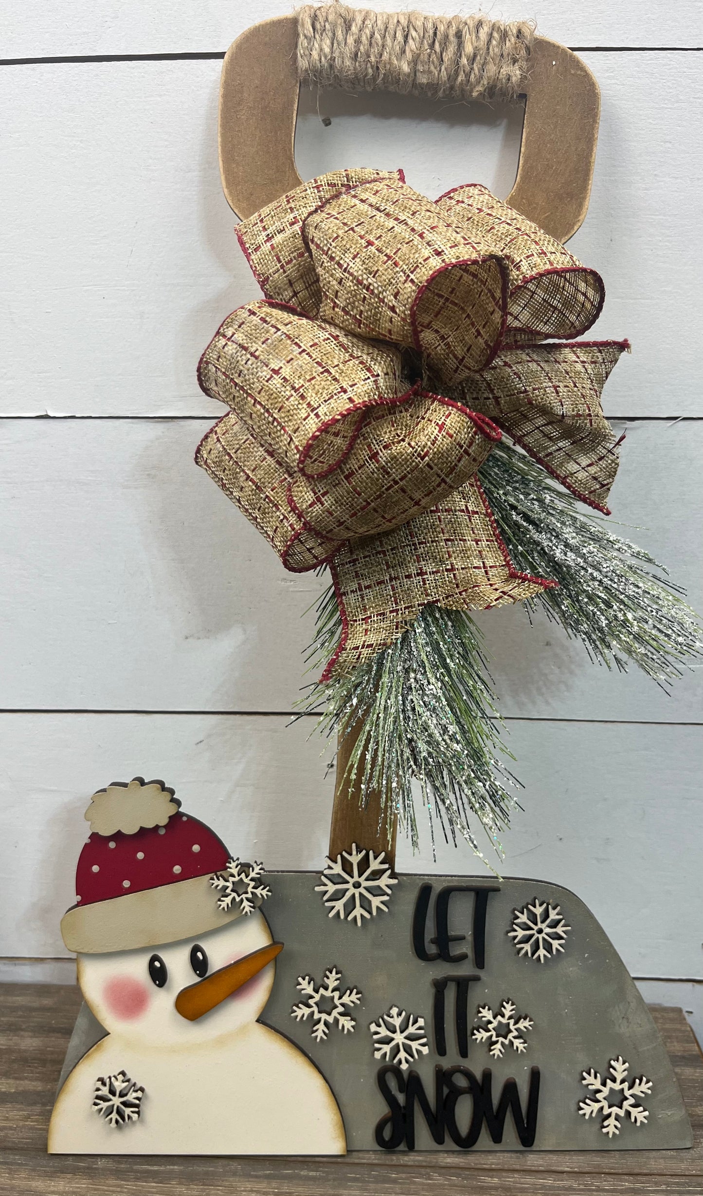 SNOWMAN SHOVEL
