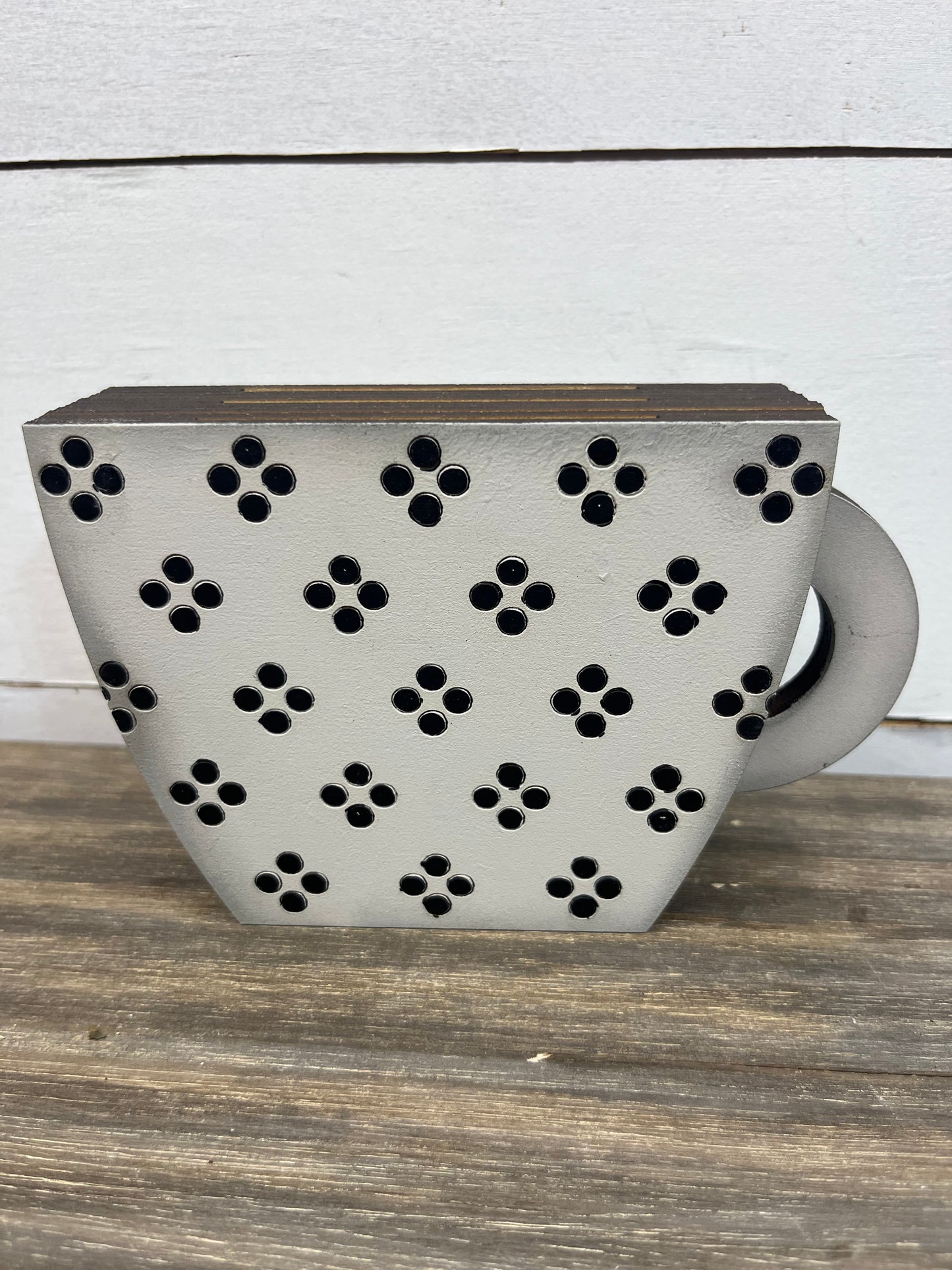 INTERCHANGEABLE FLOWERS AND CONTAINERS