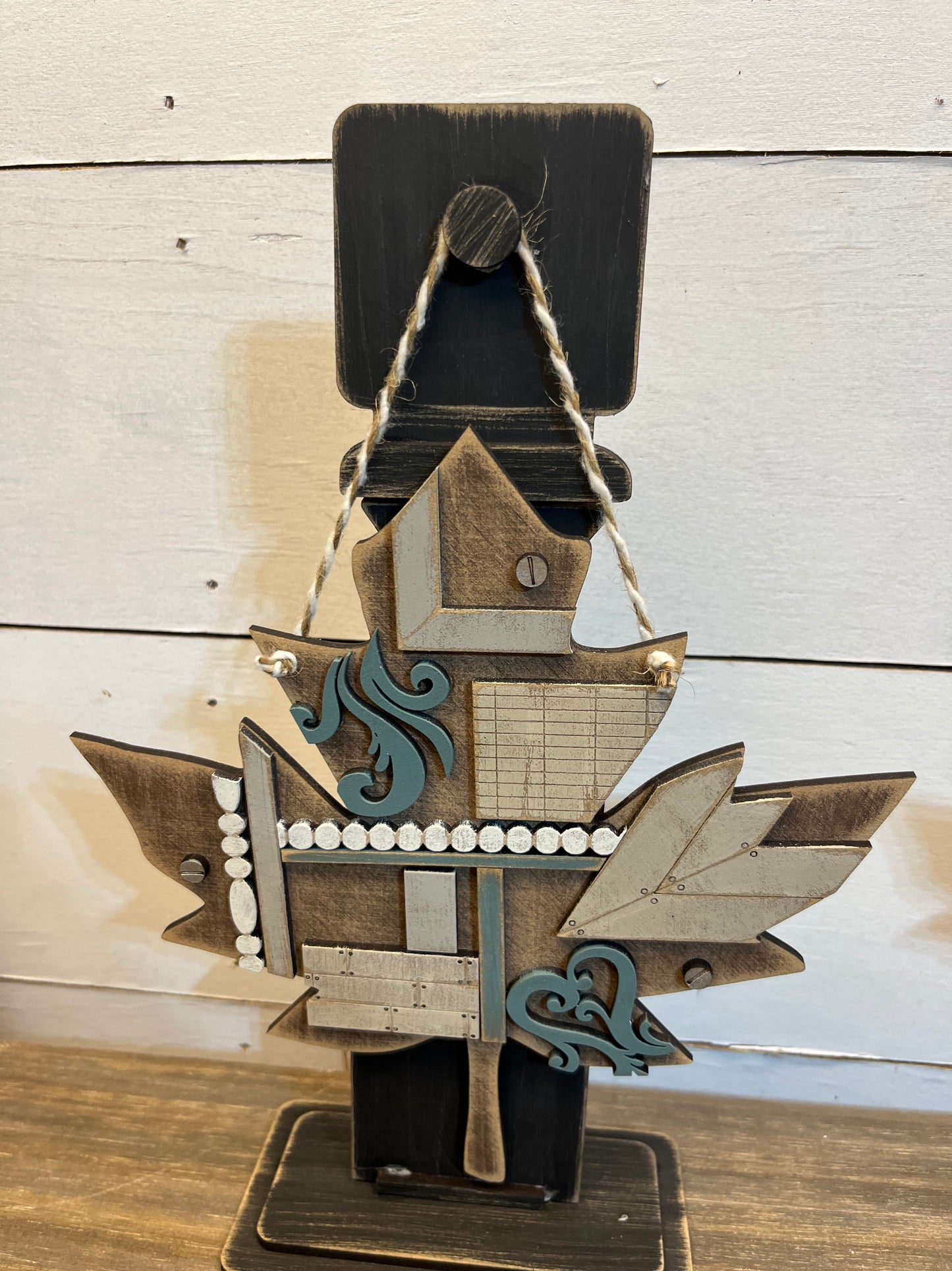 RUSTIC MAPLE LEAF