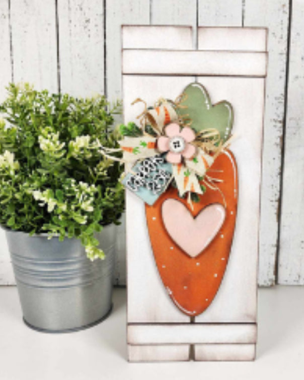 EASTER PALLETS LEANERS