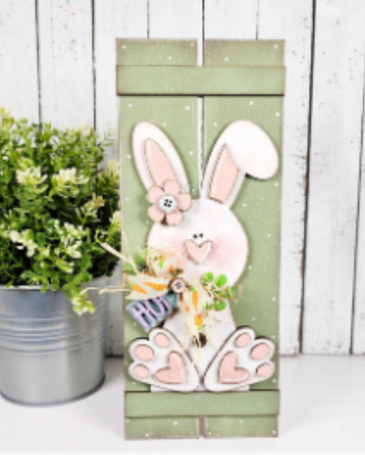 EASTER PALLETS LEANERS