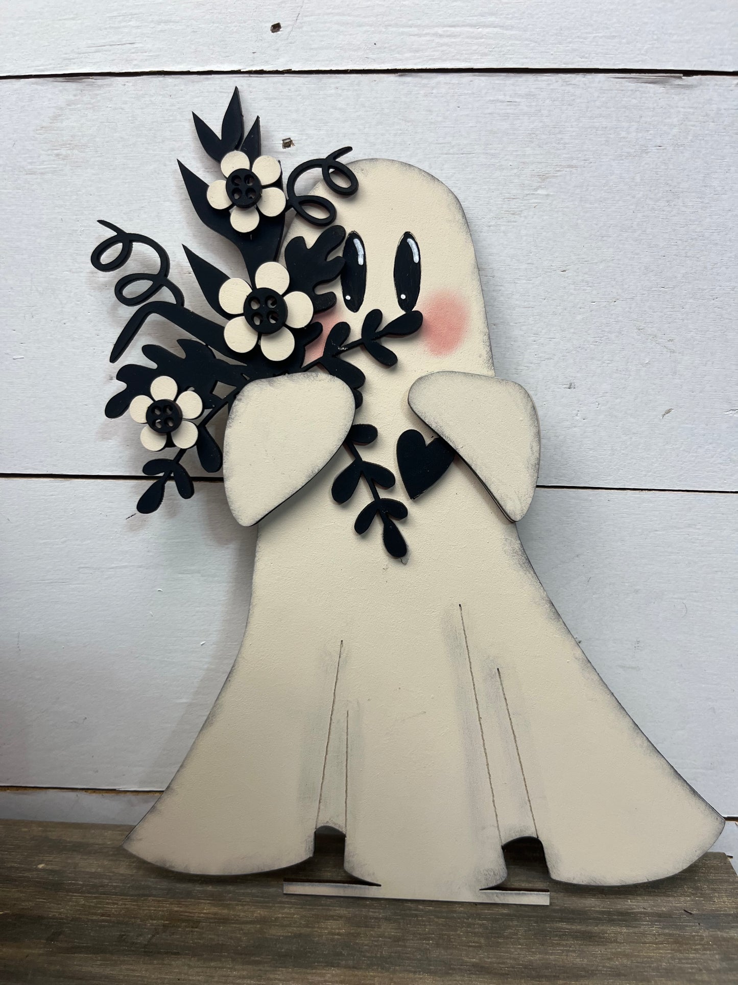 SINGLE GHOST W/FLOWERS