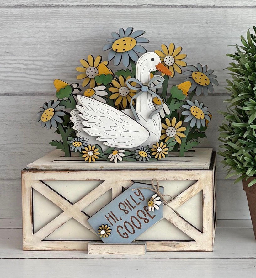 FARMHOUSE CRATE W/ INTERCHANGEABLE INSERTS