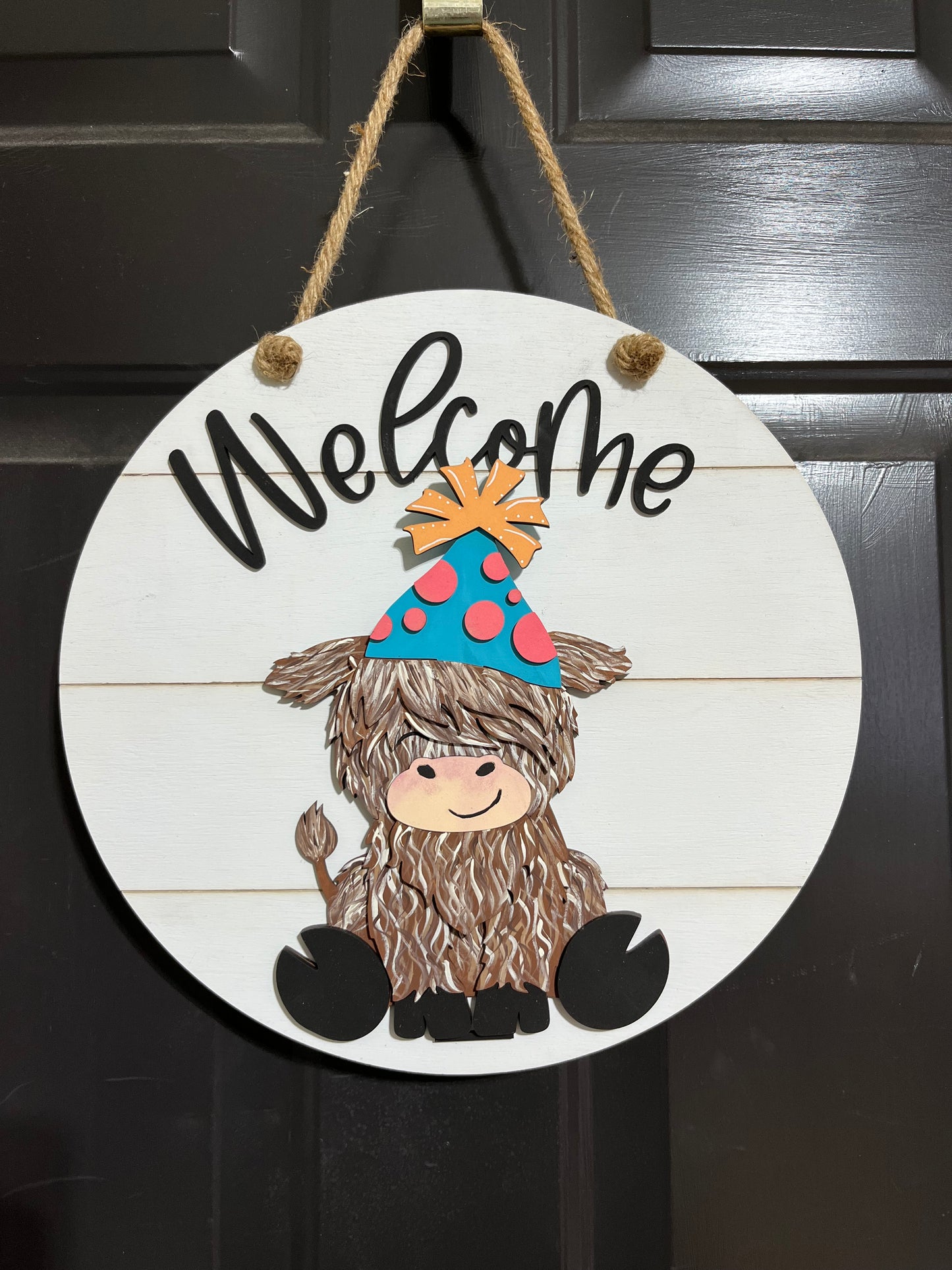 Highland Cow Welcome Door Hanger w/ Interchangeable Hats